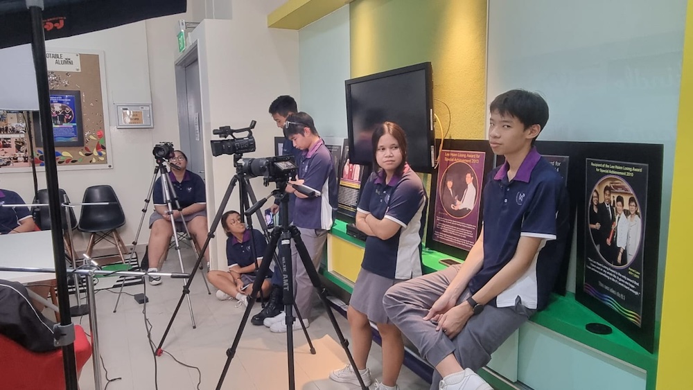 The student leader production crew (MBS: Media Broadcast Studio)